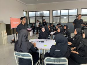 Prodi FTV Widyatama Workshop Design Thinking di SMKN 5 Bandung