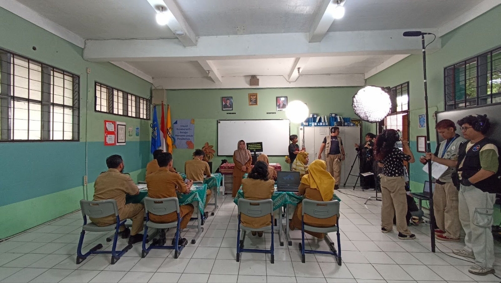Kekompakan mahasiswa Prodi Film dan Televisi Widyatama dan tim produksi PMM.